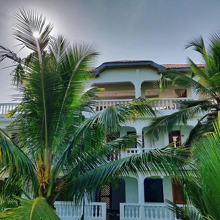 Serenity Haven Lodge Busua Esterno foto