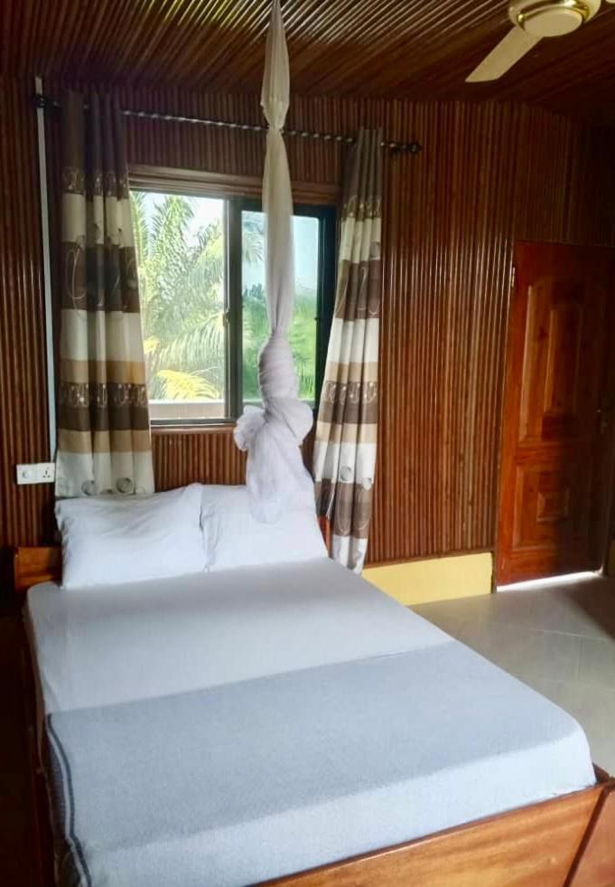 Serenity Haven Lodge Busua Esterno foto