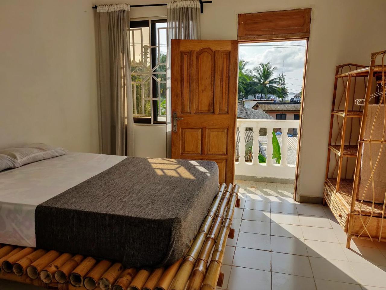 Serenity Haven Lodge Busua Esterno foto