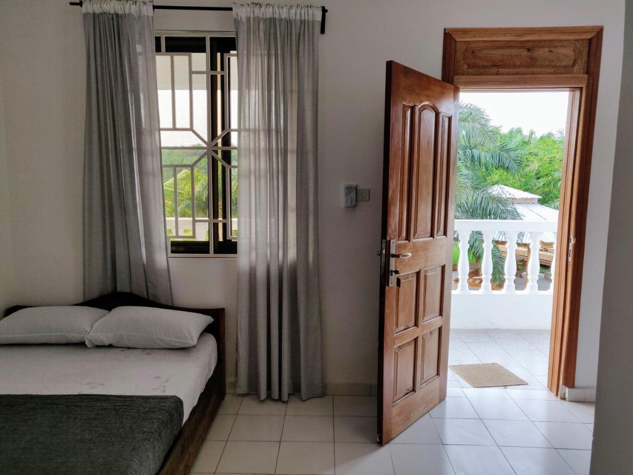 Serenity Haven Lodge Busua Esterno foto