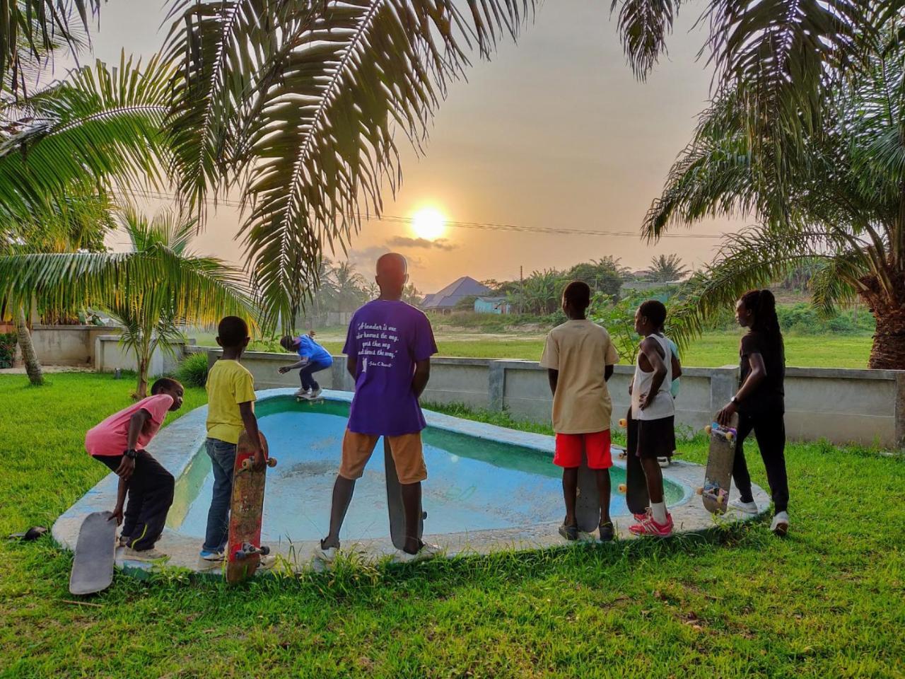 Serenity Haven Lodge Busua Esterno foto